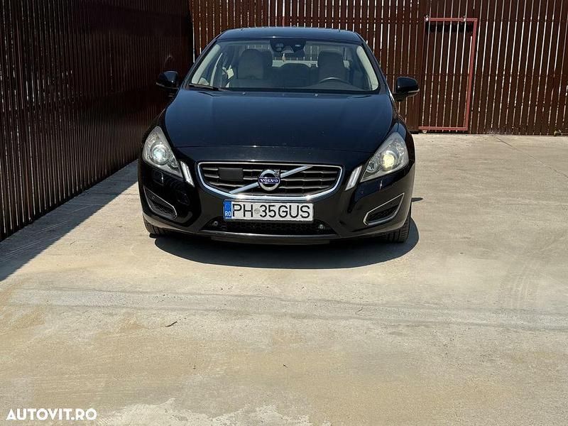 Culoarenegru Utilizat 2010 Volvo S60 Momentum Berlinǎ | 7.000 EUR - Imagine 1/4