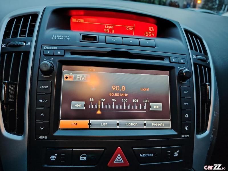 Second-hand Kia Ceed 90 CP (66 kW) 2011 Gri Hatchback