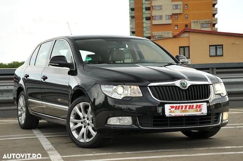 Culoarenegru Utilizat 2010 Skoda Superb Style Berlinǎ | 5.990 EUR - Imagine 1/4