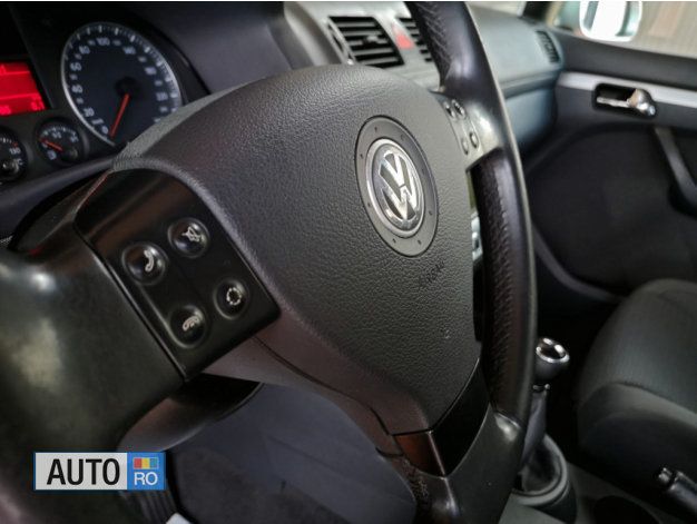 Second-hand VW Touran 130 CP (95 kW) 2005 Gri Monovolum