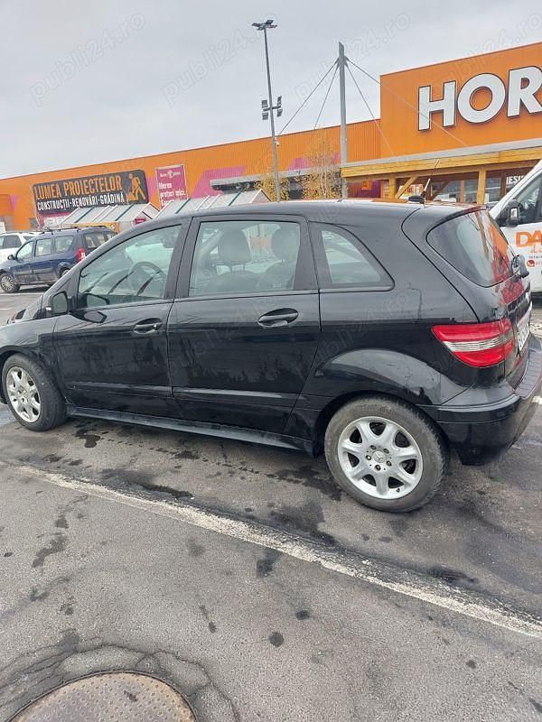 Second-hand Mercedes B180 109 CP (80 kW) 2011 Negru Monovolum