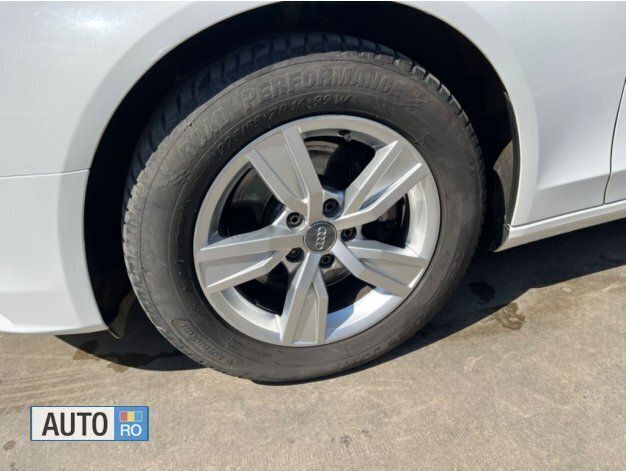 Second-hand Audi A4 S-Line 150 CP (110 kW) 2015 Alb Berlinǎ