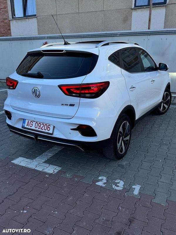 Second-hand MG ZS Luxury 130 kW (177 CP) 2022 Culoarealb SUV