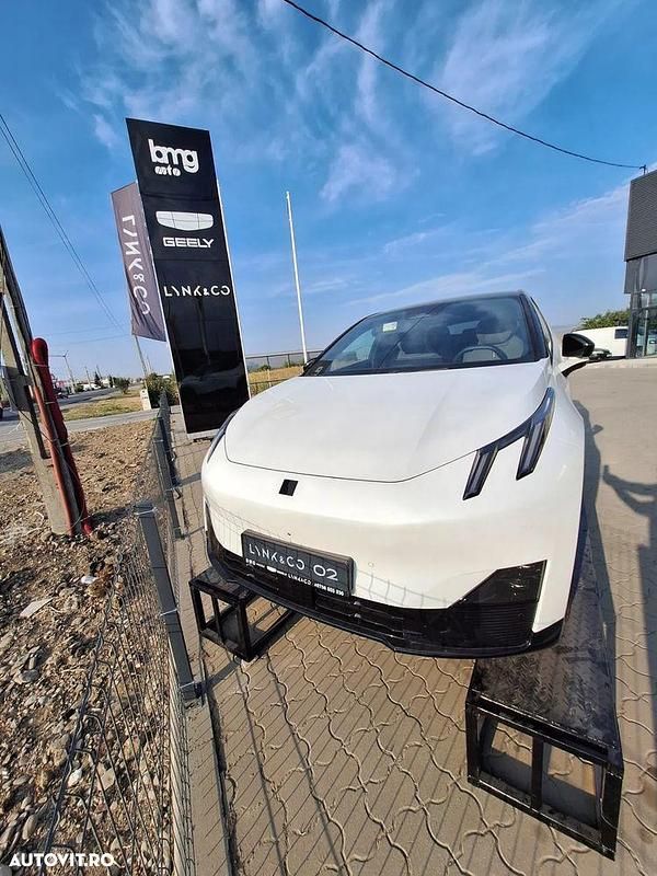 Nouă Lynk & Co 02 200 kW (272 CP) 2025 Culoarealb SUV