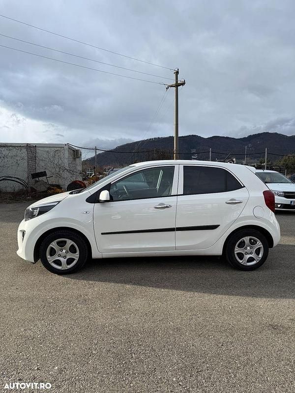 Second-hand Kia Picanto 67 CP (49 kW) 2023 Culoarealb Hatchback
