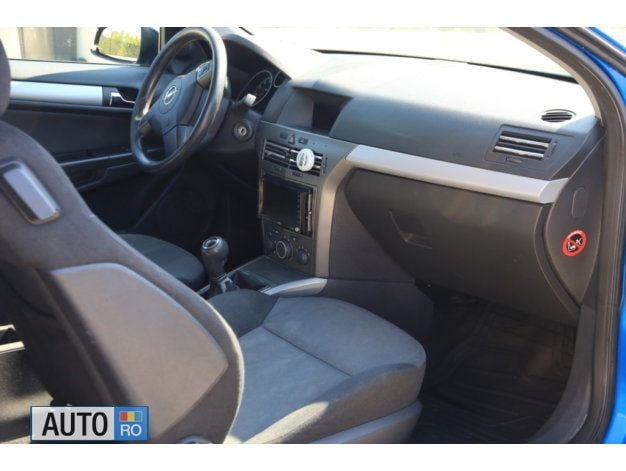 Second-hand Opel Astra 103 CP (75 kW) 2006 Albastru Coupe