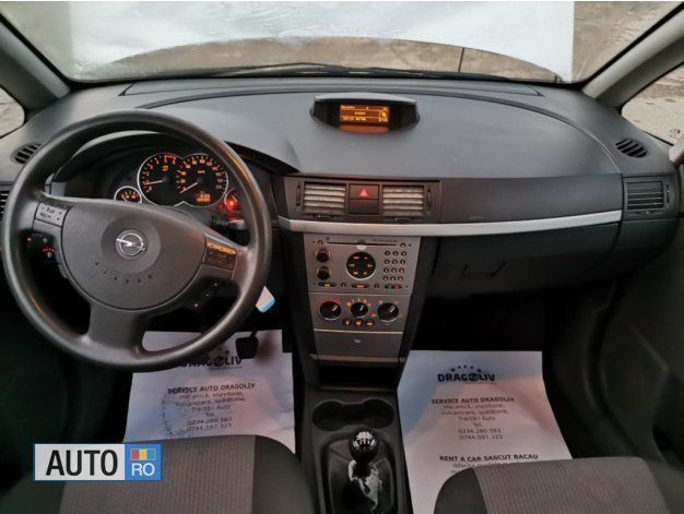 Second-hand Opel Meriva Basis 100 CP (73 kW) 2004 Argint Monovolum