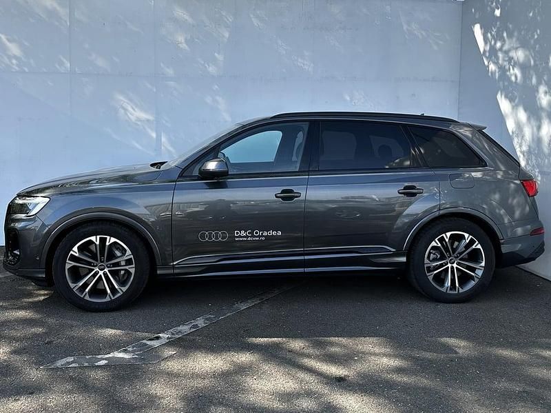 Second-hand Audi Q7 S-Line 394 CP (289 kW) 2024 Gri inchis  metalic SUV