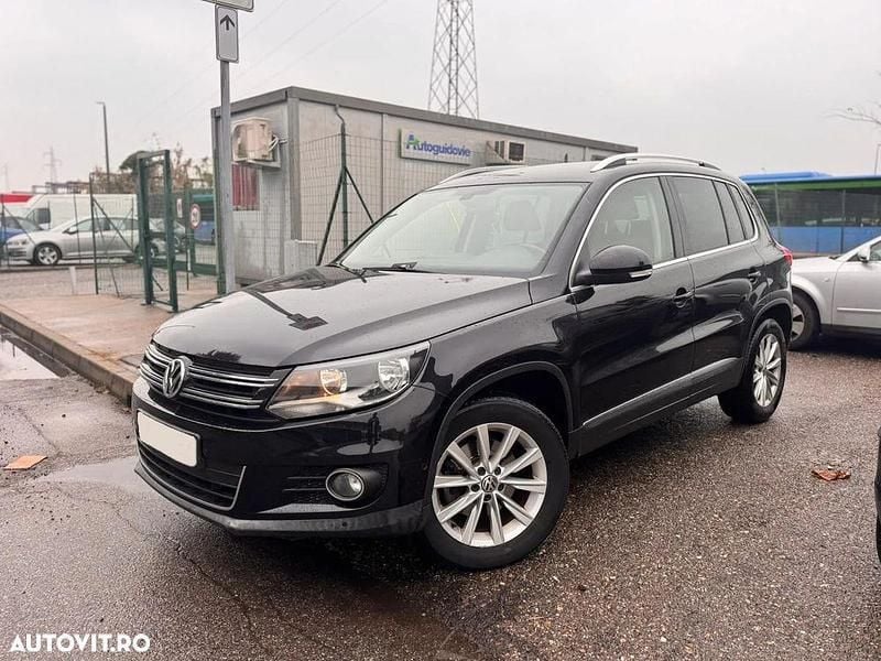 Culoarenegru Utilizat 2015 VW Tiguan Life SUV | 10.850 EUR (Super Preț) - Imagine 1/4