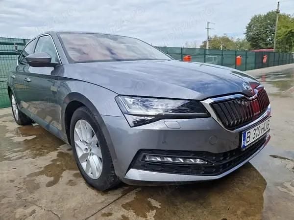 Gri Second-hand 2023 Skoda Superb Ambition Berlinǎ | 30.000 EUR (Scump) - Imagine 1/4