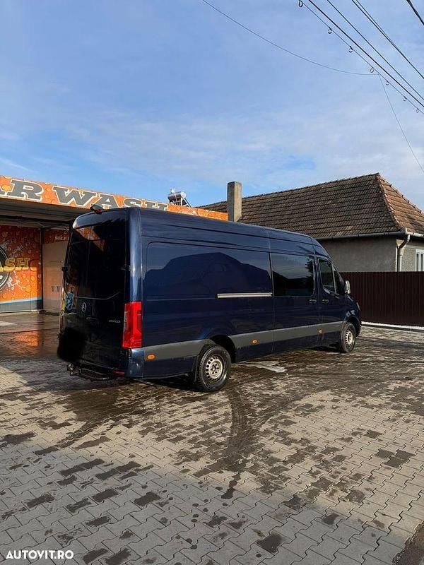 Second-hand Mercedes Sprinter 190 CP (139 kW) 2018 Culoarealbastru Van