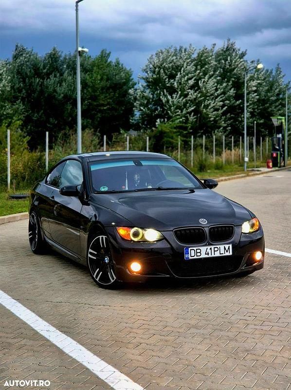 Culoarenegru Utilizat 2009 BMW 325 Coupe | 6.000 EUR - Imagine 1/4