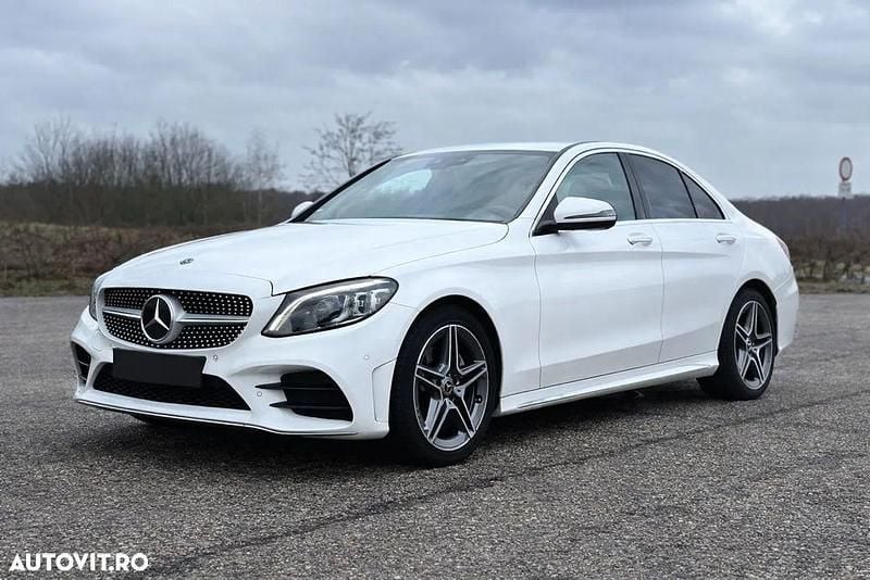 Second-hand Mercedes C220 AMG line 194 CP (142 kW) 2018 Culoarealb Berlinǎ