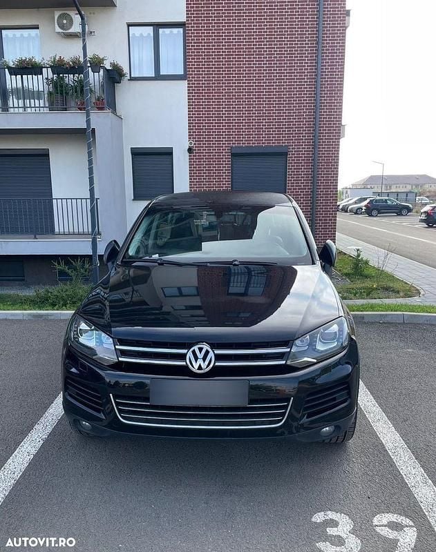 Culoarenegru Utilizat 2013 VW Touareg SUV | 12.500 EUR (Preț bun) - Imagine 1/4