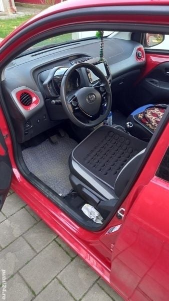 Rosu Second-hand 2020 Toyota Aygo Hatchback | 14.500 EUR - Imagine 1/4