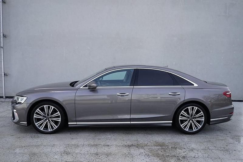 Second-hand Audi A8 286 CP (210 kW) 2022 Gri deschis  metalic  perleffect Berlinǎ