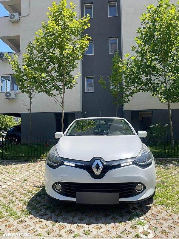 Alb Utilizat 2013 Renault Clio IV Expression | 4.700 EUR (Preț OK) - Imagine 1/4