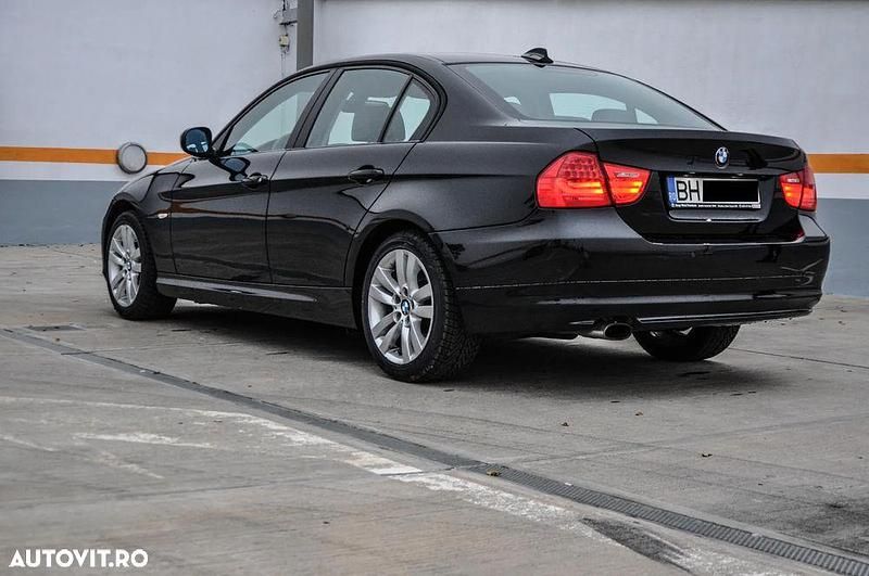 Second-hand BMW 318 143 CP (105 kW) 2009 Culoarenegru Berlinǎ