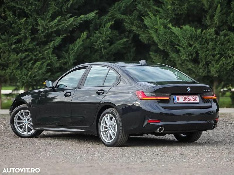 Second-hand BMW 330e Sport Line 292 CP (214 kW) 2020 Culoarenegru Berlinǎ