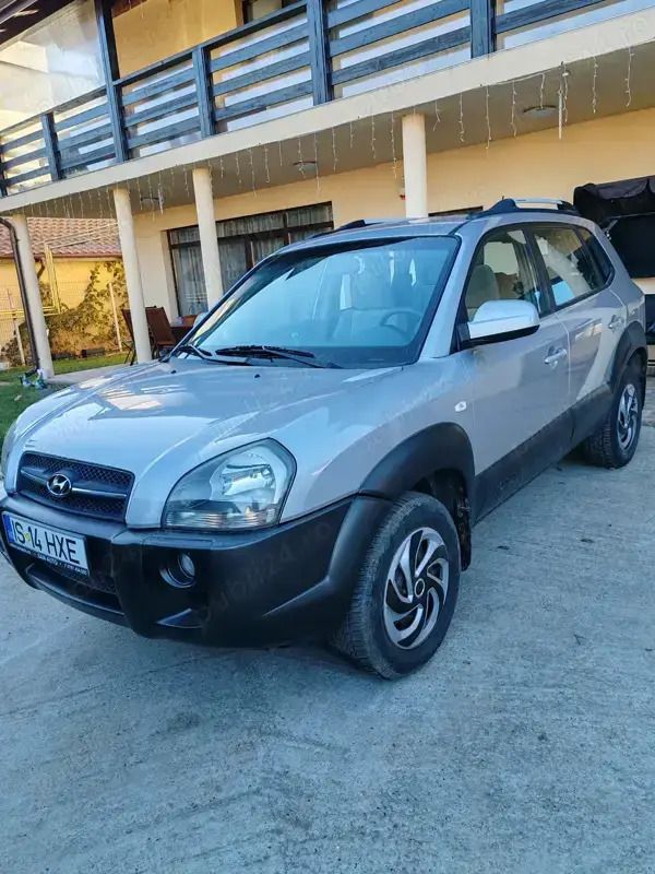 Gri Utilizat 2004 Hyundai Tucson SUV | 3.000 EUR - Imagine 1/4
