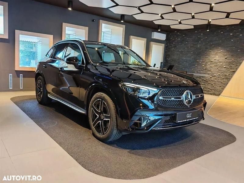 Culoarenegru Nouă 2025 Mercedes GLC200 AMG line SUV | 66.790 EUR (Preț OK) - Imagine 1/4