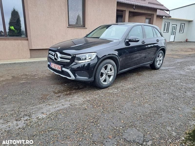 Second-hand Mercedes GLC220 AMG line 170 CP (125 kW) 2018 Culoarenegru SUV