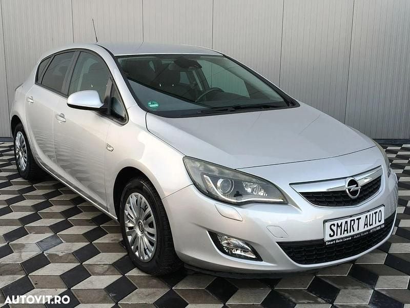 Second-hand Opel Astra Edition 87 CP (63 kW) 2011 Culoaregri Hatchback