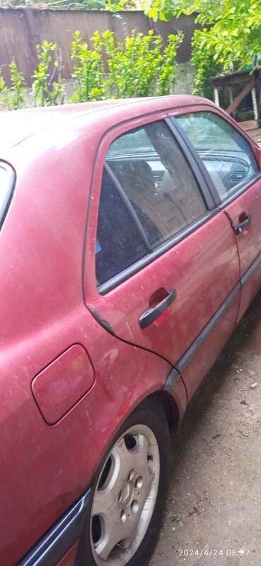 Second-hand Mercedes 190 122 CP (89 kW) 1993 Berlinǎ