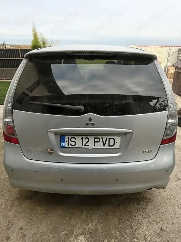 Utilizat 2006 Mitsubishi Grandis Monovolum | 2.700 EUR - Imagine 1/4