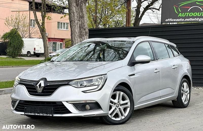 Culoareargint Utilizat 2020 Renault Mégane GrandTour LIMITED Break | 10.150 EUR (Preț OK) - Imagine 1/4