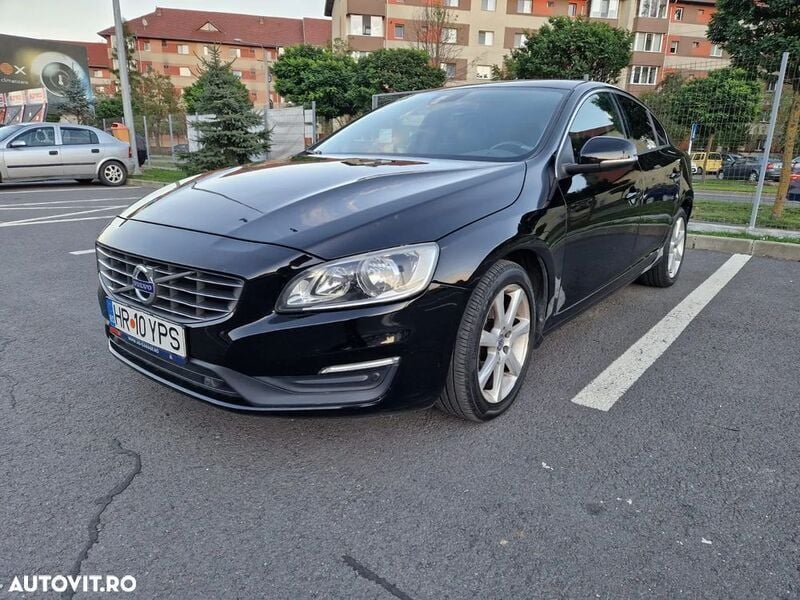 Negru Utilizat 2017 Volvo S60 Momentum Berlinǎ | 10.300 EUR - Imagine 1/4