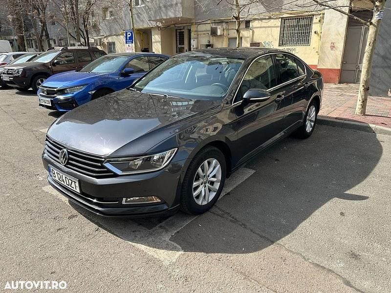 Culoarenegru Utilizat 2019 VW Passat Berlinǎ | 14.499 EUR (Super Preț) - Imagine 1/4