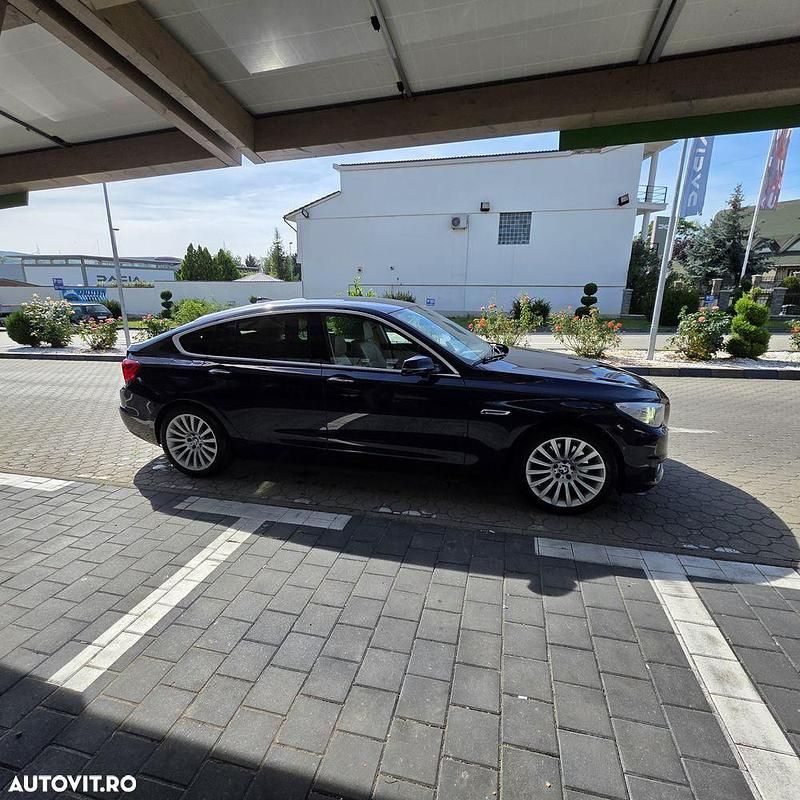Culoarealbastru Utilizat 2013 BMW 530 Comfort Edition Berlinǎ | 15.500 EUR (Puțin scump) - Imagine 1/4