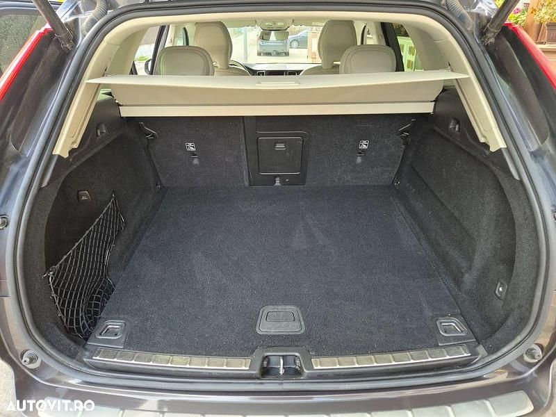 Second-hand Volvo XC60 Inscription 250 CP (183 kW) 2022 Culoaregri SUV