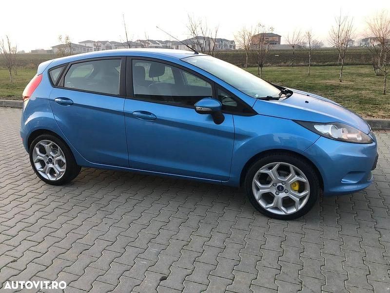 Second-hand Ford Fiesta Trend 70 CP (51 kW) 2010 Culoarealbastru Hatchback