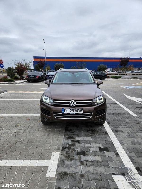Culoaremaro Utilizat 2011 VW Touareg SUV | 14.900 EUR (Preț OK) - Imagine 1/4