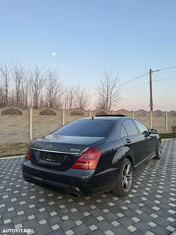 Second-hand Mercedes S320 235 CP (172 kW) 2008 Culoarenegru Berlinǎ