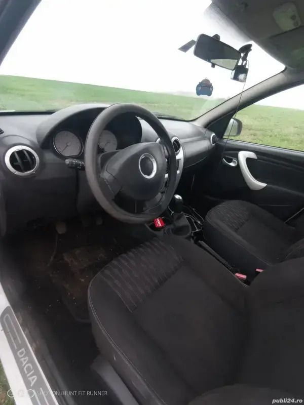 Utilizat 2011 Dacia Sandero Hatchback | 3.100 EUR (Preț OK) - Imagine 1/4