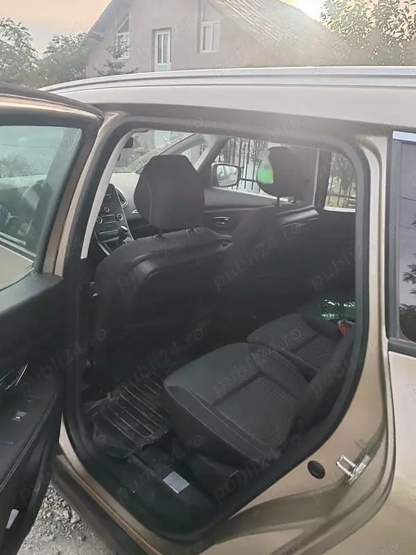 Maro Utilizat 2017 Renault Grand Scénic IV Monovolum | 9.999 EUR (Puțin scump) - Imagine 1/4