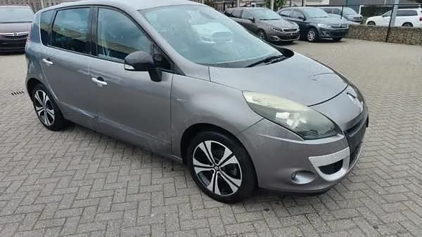 Utilizat 2011 Renault Scénic III Bose Edition Monovolum | 4.200 EUR (Preț OK) - Imagine 1/4