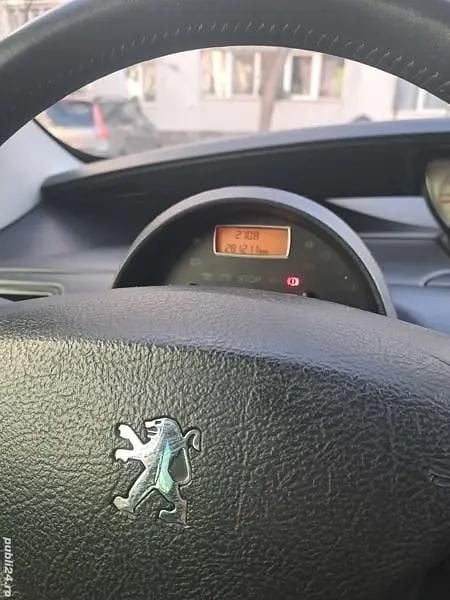 Utilizat 2014 Peugeot 807 Monovolum | 3.700 EUR - Imagine 1/4