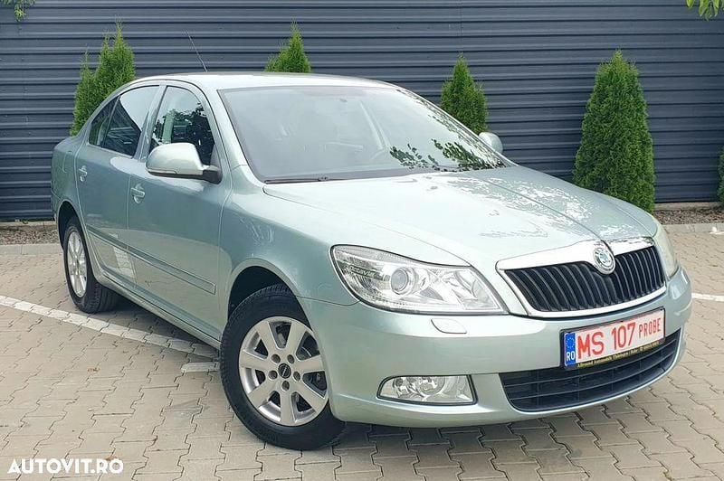 Culoareverde Utilizat 2010 Skoda Octavia Ambiente Hatchback | 4.799 EUR (Preț OK) - Imagine 1/4