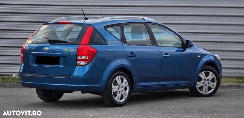 Second-hand Kia Ceed Best 115 CP (84 kW) 2011 Culoarealbastru Hatchback