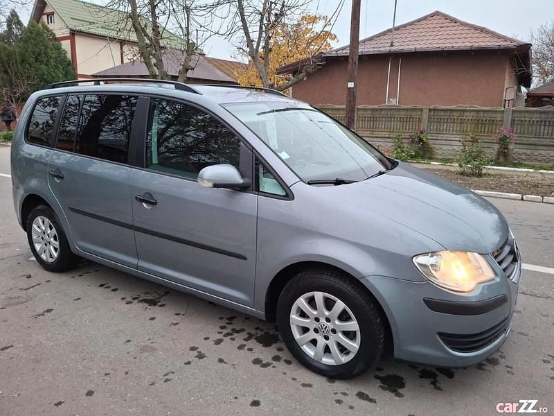 Utilizat 2009 VW Touran Monovolum | 3.800 EUR (Preț OK) - Imagine 1/4