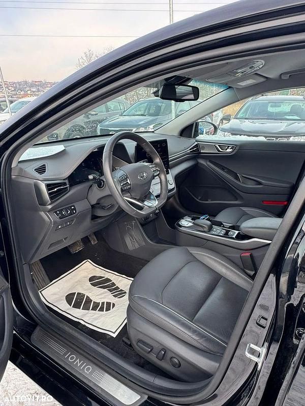 Second-hand Hyundai Ioniq Premium 100 kW (136 CP) 2021 Culoarenegru Hatchback