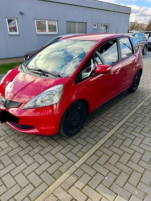 Second-hand Honda Jazz 73 CP (53 kW) 2009 Rosu Hatchback