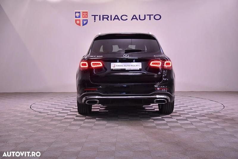 Second-hand Mercedes GLC300 AMG line 258 CP (189 kW) 2020 Culoarenegru SUV
