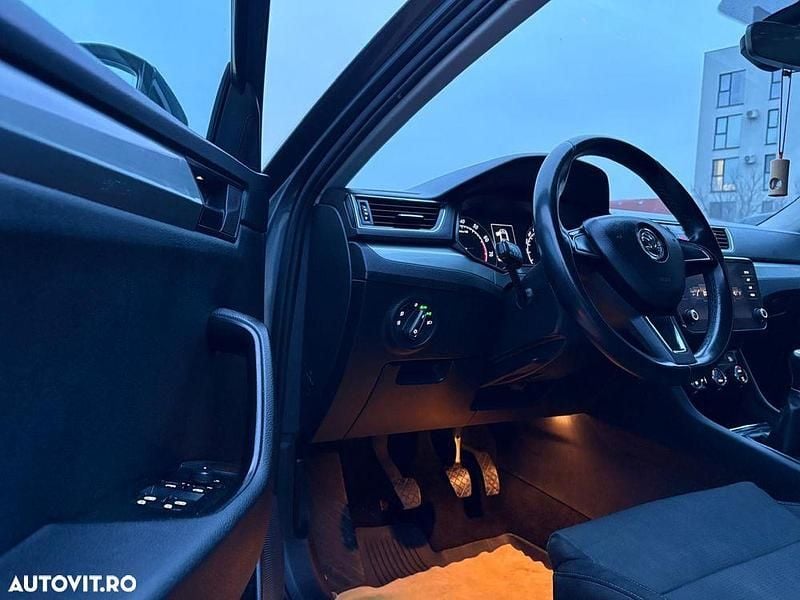 Second-hand Skoda Superb Ambition 150 CP (110 kW) 2019 Gri Berlinǎ