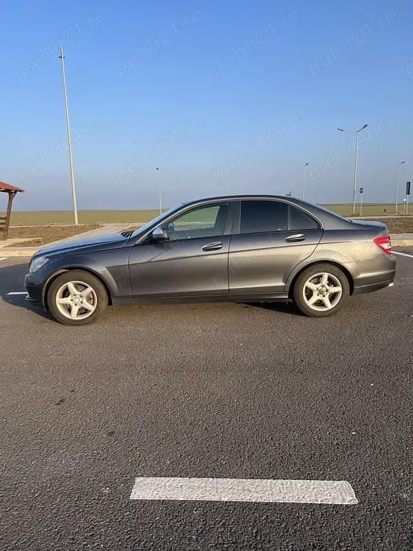 Utilizat 2008 Mercedes 220 Berlinǎ | 6.000 EUR - Imagine 1/4