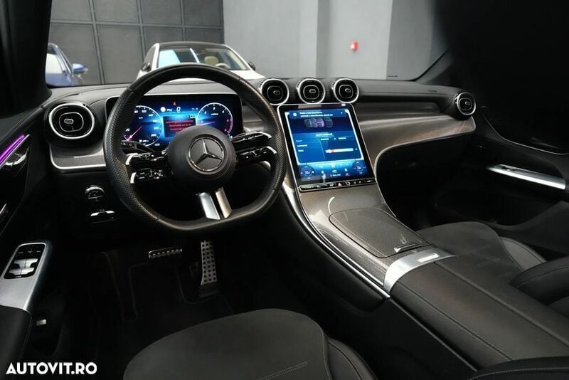 Second-hand Mercedes GLC300 Advanced 269 CP (197 kW) 2023 Negru SUV